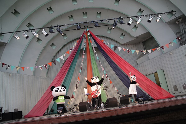 〈第3回パンダ音楽祭〉満員の観客が“ゆるエモ”な一日を堪能-OTOTOYライヴレポ