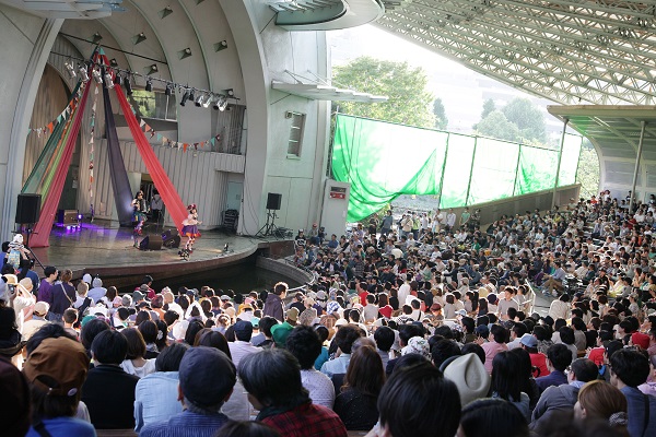 〈第3回パンダ音楽祭〉満員の観客が“ゆるエモ”な一日を堪能-OTOTOYライヴレポ