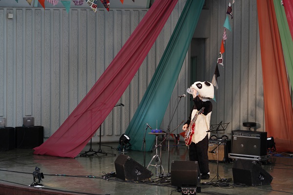 〈第3回パンダ音楽祭〉満員の観客が“ゆるエモ”な一日を堪能-OTOTOYライヴレポ