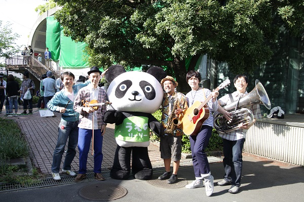 〈第3回パンダ音楽祭〉満員の観客が“ゆるエモ”な一日を堪能-OTOTOYライヴレポ