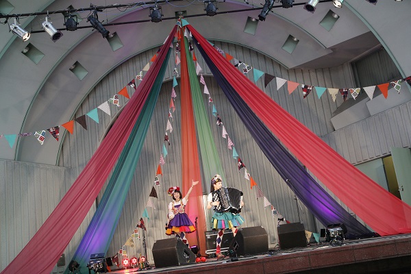 〈第3回パンダ音楽祭〉満員の観客が“ゆるエモ”な一日を堪能-OTOTOYライヴレポ