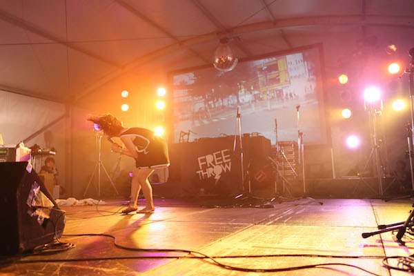 水曜日のカンパネラ〈BAYCAMP 2014〉の櫓から“魂”のちゃぶ台返しーーOTOTOYライヴ・レポート