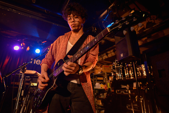 Awesome City Club、初自主企画で満員の観客がメジャー・デビューを祝福——OTOTOYライヴ・レポート