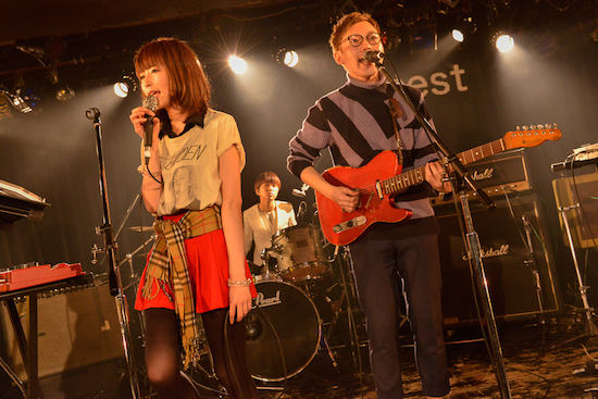Awesome City Club、初自主企画で満員の観客がメジャー・デビューを祝福——OTOTOYライヴ・レポート