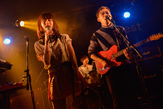 Awesome City Club、初自主企画で満員の観客がメジャー・デビューを祝福——OTOTOYライヴ・レポート
