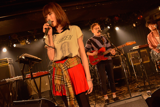 Awesome City Club、初自主企画で満員の観客がメジャー・デビューを祝福——OTOTOYライヴ・レポート