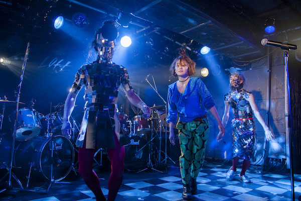 水曜日のカンパネラ、非存在、居住、解体と共に魅せた地下イベントーーOTOTOYライヴレポ