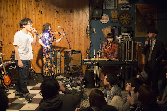 笹口騒音がみせた新たな可能性、うみのては完全復活へ——OTOTOYライヴ・レポート