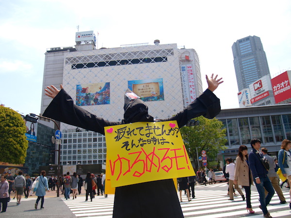 スクランブル交差点の中心で“ゆるめるモ!”を叫ぶーーOTOTOY潜入(?)レポート