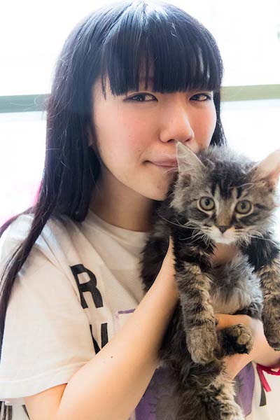 ぱいぱいでか美、ファズミサキ(ぽわん)ら女子6人×猫がコラボ! 〈猫踏まれちゃった展〉開催