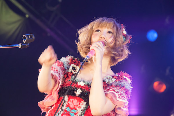 【ライヴ・レポート】大森靖子、CDJで出産後初ステージ「産休中にアルバム作りました」