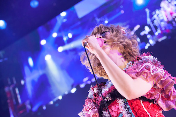 【ライヴ・レポート】大森靖子、CDJで出産後初ステージ「産休中にアルバム作りました」