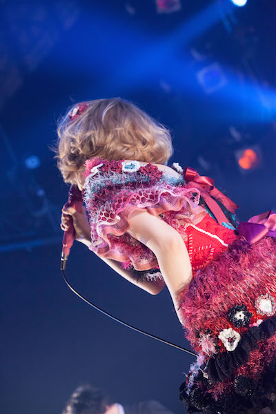 【ライヴ・レポート】大森靖子、CDJで出産後初ステージ「産休中にアルバム作りました」