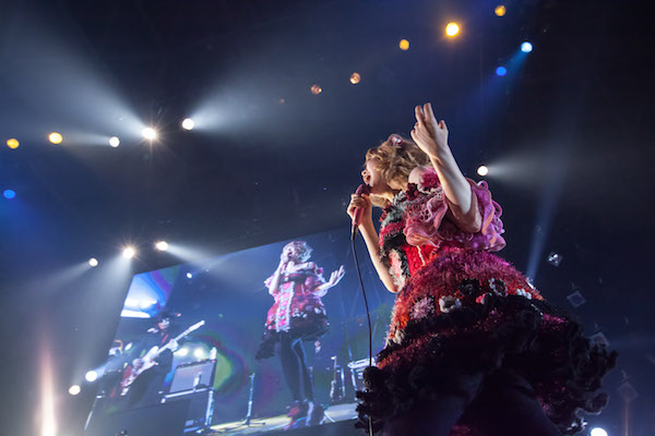 【ライヴ・レポート】大森靖子、CDJで出産後初ステージ「産休中にアルバム作りました」