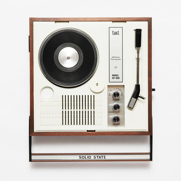 〈日本のポータブル・レコード・プレイヤー展〉が三軒茶屋キャロットタワーにて開催
