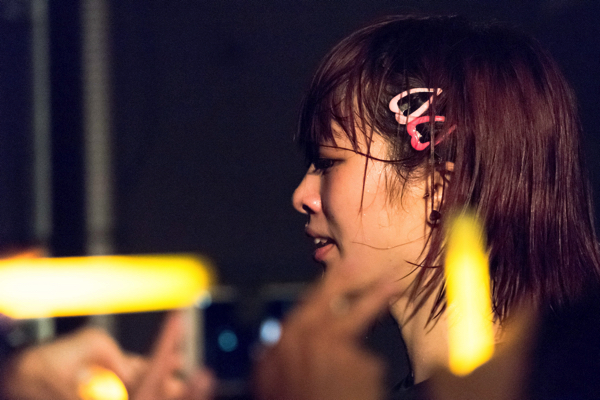 【ライヴレポ】GANG PARADE、オレンジの光に包まれた大阪初ワンマンの夜