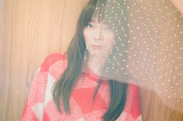 川本真琴、初ピアノ弾き語りセルフ・カバー作から「愛の才能」「fish」先行試聴開始