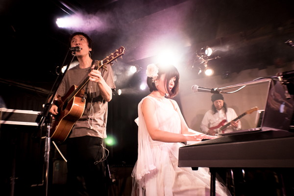 Aureole “Last Step”を経て希望に満ちた次なるステージへ―OTOTOYライヴレポ
