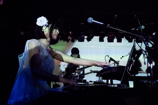 Aureole “Last Step”を経て希望に満ちた次なるステージへ―OTOTOYライヴレポ