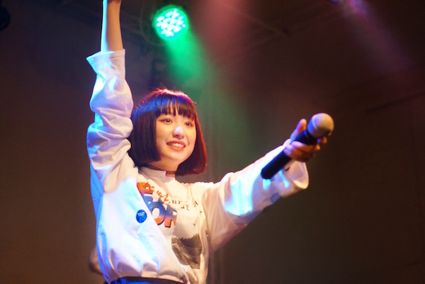 吉田凜音、16歳の誕生日に”ぶっちぎり”宣言―OTOTOYライヴレポ