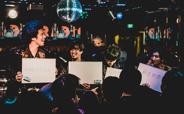 BRADIO、伝説のディスコ「マハラジャ六本木」で魅せたバブリーでソウルフルなスペシャル・ナイト-OTOTOYイベントレポ