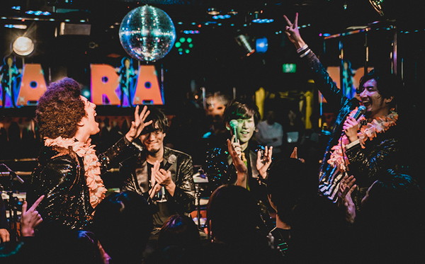 BRADIO、伝説のディスコ「マハラジャ六本木」で魅せたバブリーでソウルフルなスペシャル・ナイト-OTOTOYイベントレポ