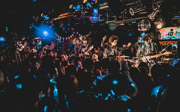 BRADIO、伝説のディスコ「マハラジャ六本木」で魅せたバブリーでソウルフルなスペシャル・ナイト-OTOTOYイベントレポ