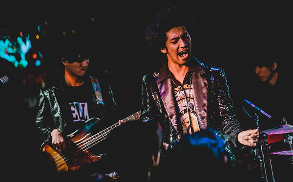 BRADIO、伝説のディスコ「マハラジャ六本木」で魅せたバブリーでソウルフルなスペシャル・ナイト-OTOTOYイベントレポ