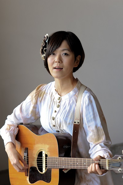 河島英五の次女 河島亜奈睦が父の唄を歌うトリビュート・コンサートが東京初開催