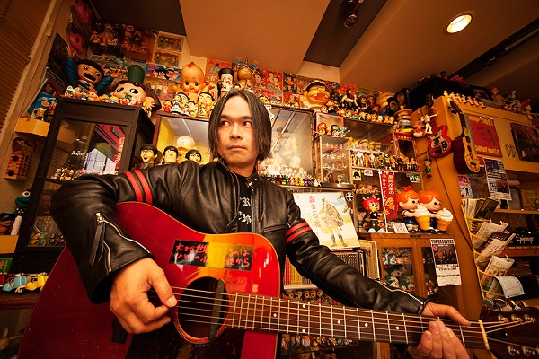 中川敬、約2年ぶり通算4作目のアコースティック・ソロ・アルバム『豊穣なる闇のバラッド』発売決定