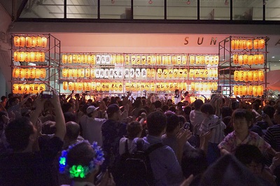 中野駅前大盆踊り大会、まさかのDJ KOO降臨！ 「EZ BON DANCE」「BON MEETS GIRL」でみんなを笑顔に