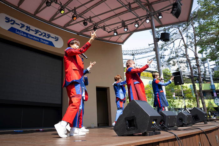 CUBERS、メジャーデビューシングル発売記念イベントに夏まゆみ登場、ファンと共に“聖火ダンス”―OTOTOYライヴレポ