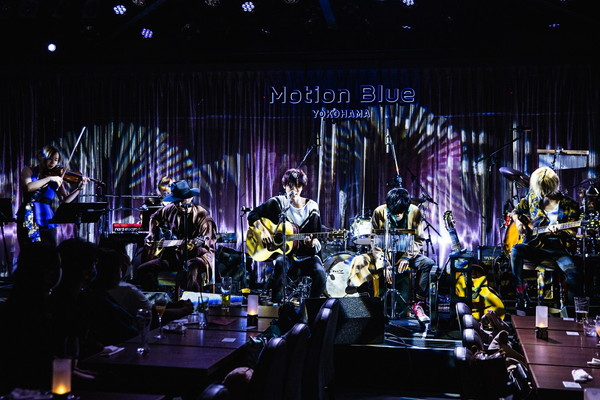 THE PINBALLS、ロマンチックでゴージャスに"Dress up"したMotion Blue YOKOHAMA―オフィシャル・ライヴレポート